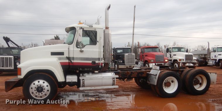 image for item HG9609 2007 Mack CHN  semi truck