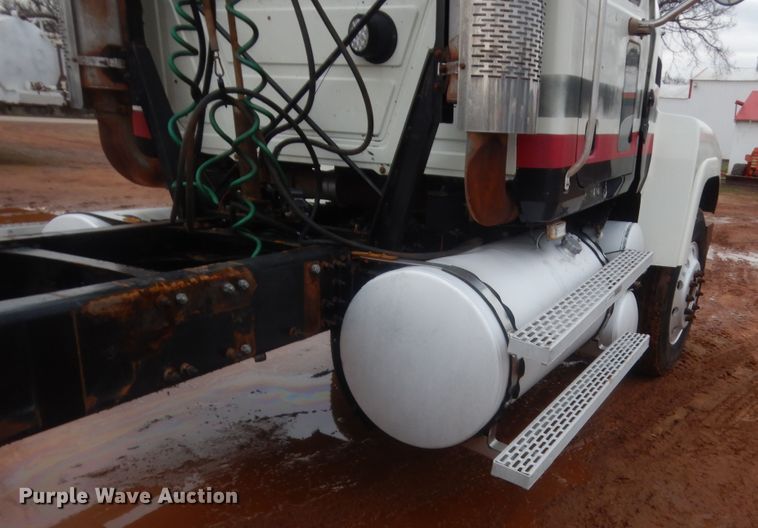 image for item HG9609 2007 Mack CHN  semi truck