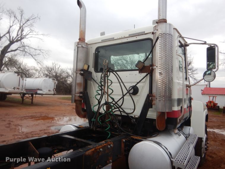 image for item HG9609 2007 Mack CHN  semi truck