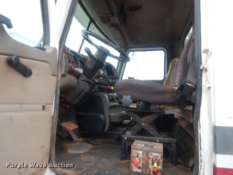 image for item HG9609 2007 Mack CHN  semi truck