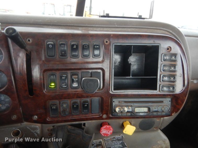 image for item HG9609 2007 Mack CHN  semi truck