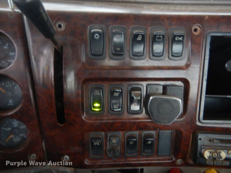 image for item HG9609 2007 Mack CHN  semi truck