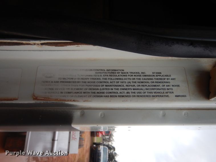 image for item HG9609 2007 Mack CHN  semi truck