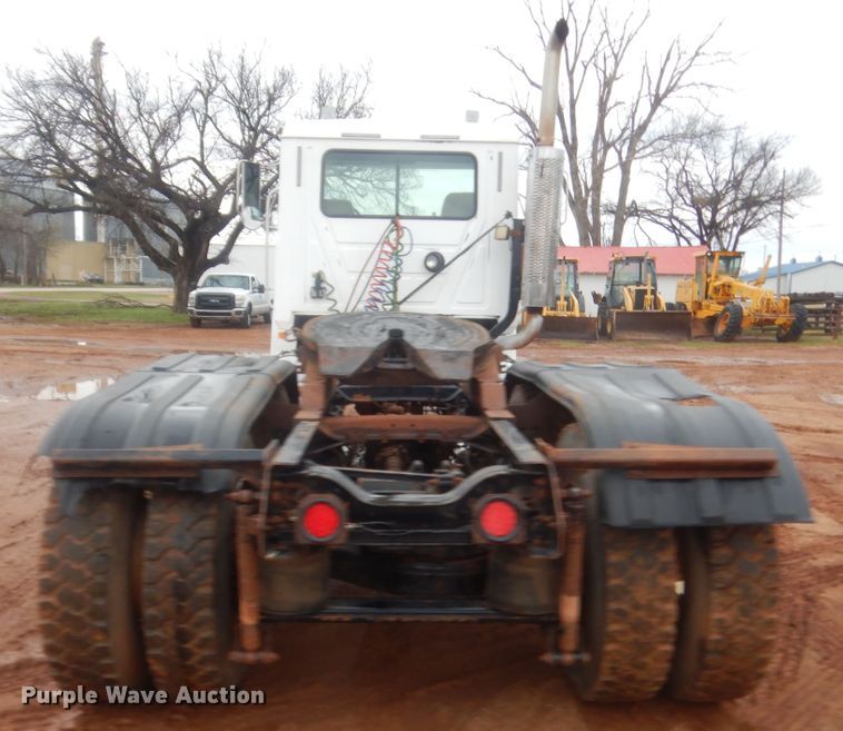 image for item HG9610 2002 Mack CH613  semi truck