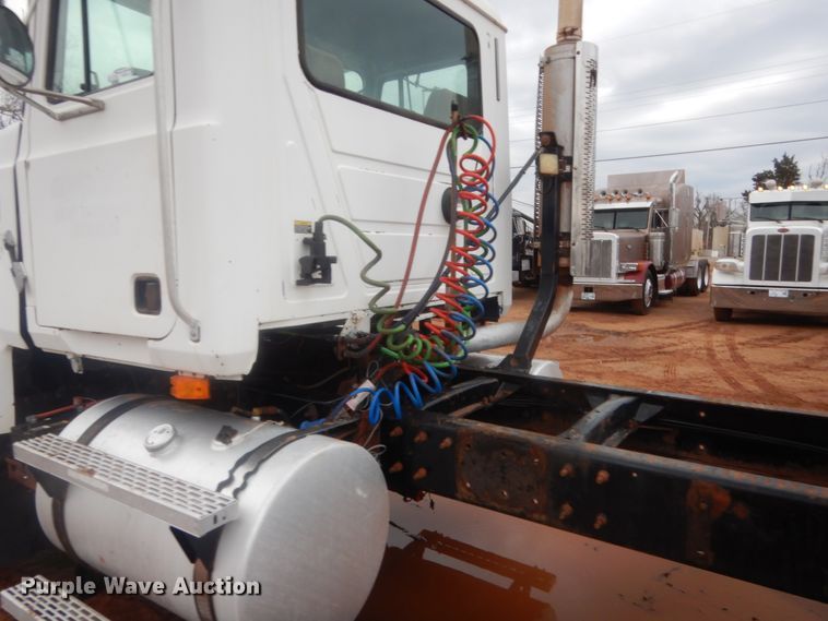 image for item HG9610 2002 Mack CH613  semi truck