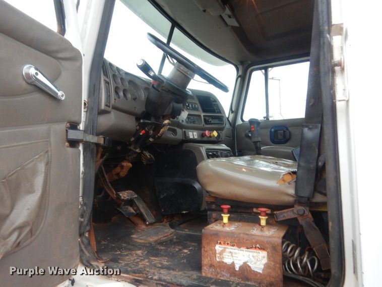 image for item HG9610 2002 Mack CH613  semi truck