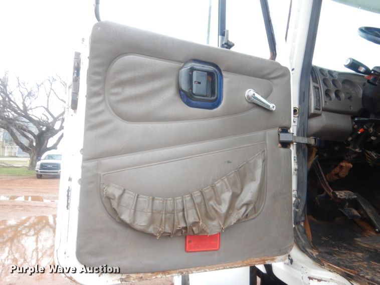 image for item HG9610 2002 Mack CH613  semi truck