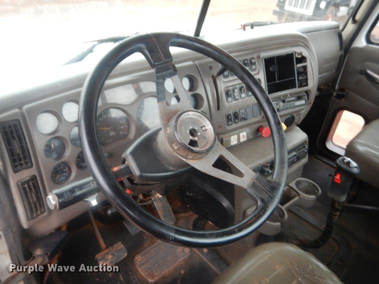 image for item HG9610 2002 Mack CH613  semi truck