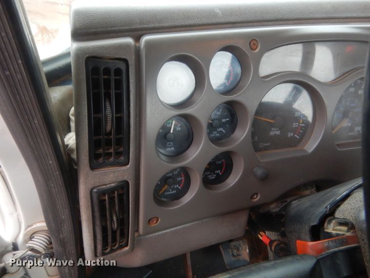 image for item HG9610 2002 Mack CH613  semi truck