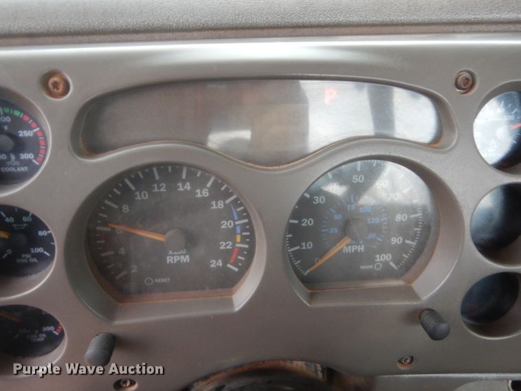 image for item HG9610 2002 Mack CH613  semi truck