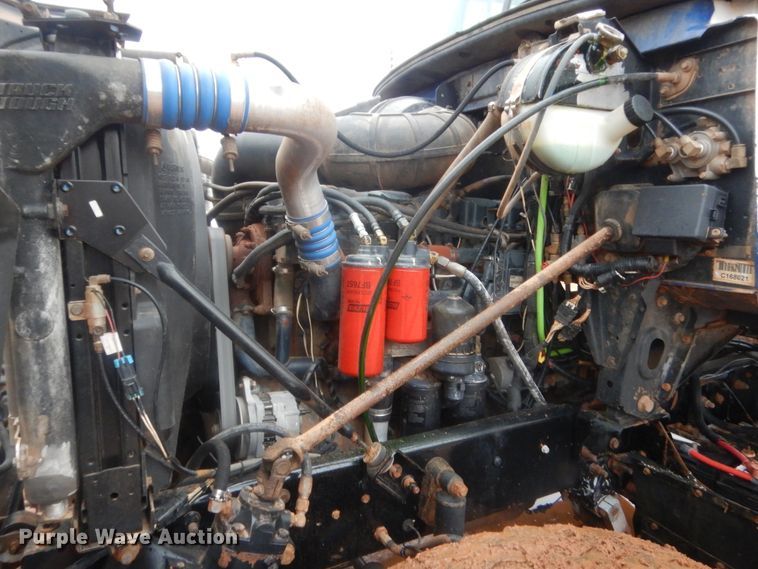 image for item HG9610 2002 Mack CH613  semi truck