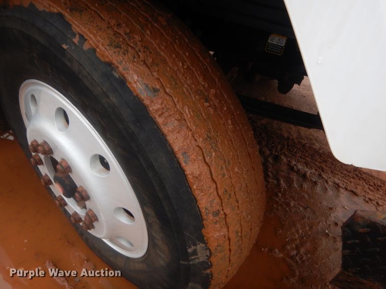 image for item HG9610 2002 Mack CH613  semi truck