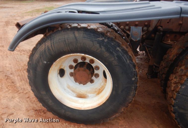 image for item HG9610 2002 Mack CH613  semi truck