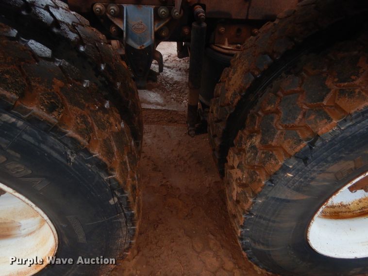 image for item HG9610 2002 Mack CH613  semi truck