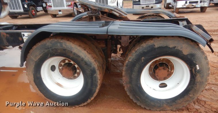 image for item HG9610 2002 Mack CH613  semi truck