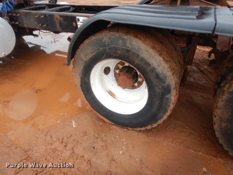 image for item HG9610 2002 Mack CH613  semi truck