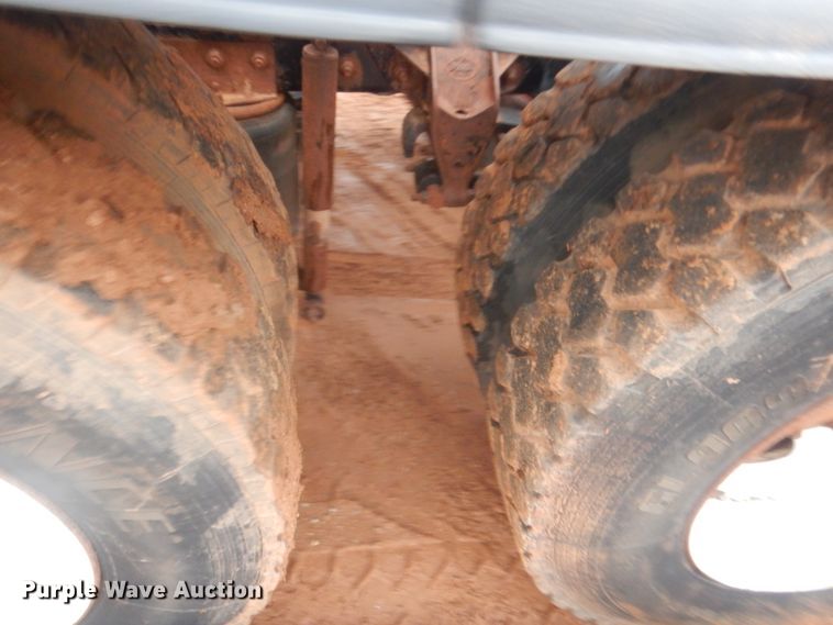 image for item HG9610 2002 Mack CH613  semi truck