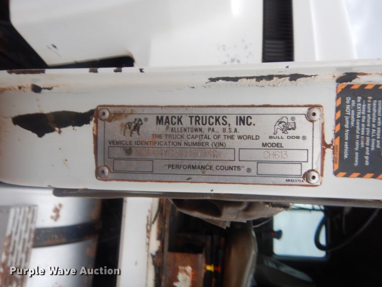 image for item HG9610 2002 Mack CH613  semi truck