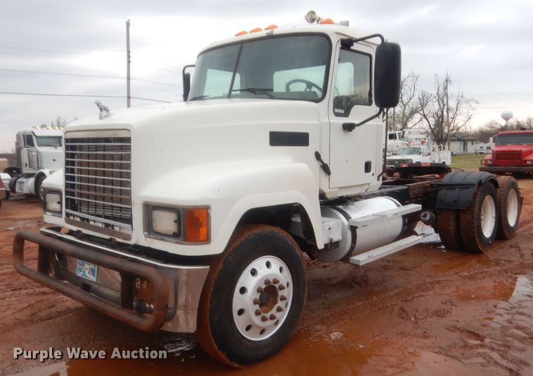 image for item HG9611 2007 Mack CHN  semi truck