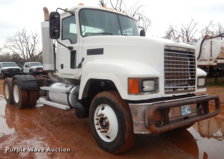 image for item HG9611 2007 Mack CHN  semi truck