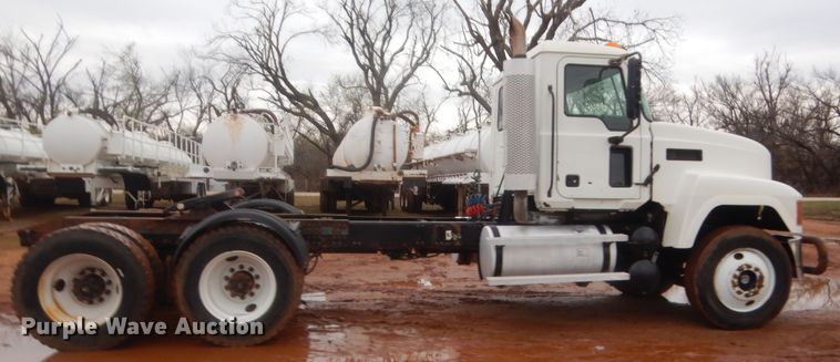 image for item HG9611 2007 Mack CHN  semi truck