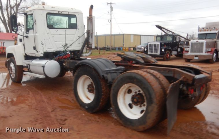 image for item HG9611 2007 Mack CHN  semi truck