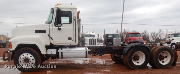 image for item HG9611 2007 Mack CHN  semi truck