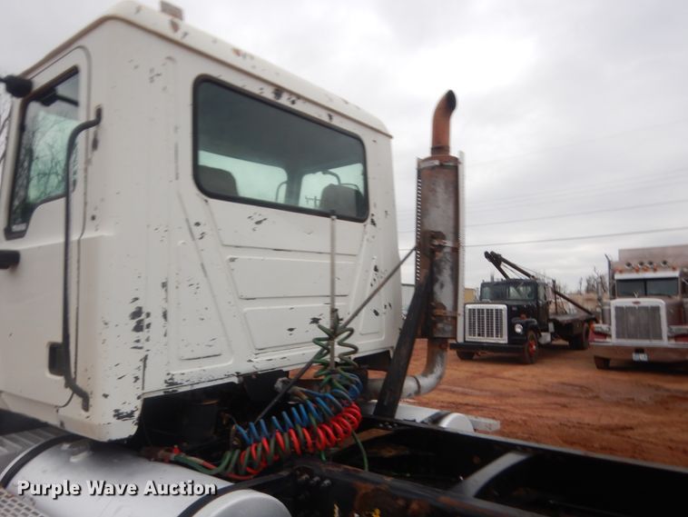 image for item HG9611 2007 Mack CHN  semi truck