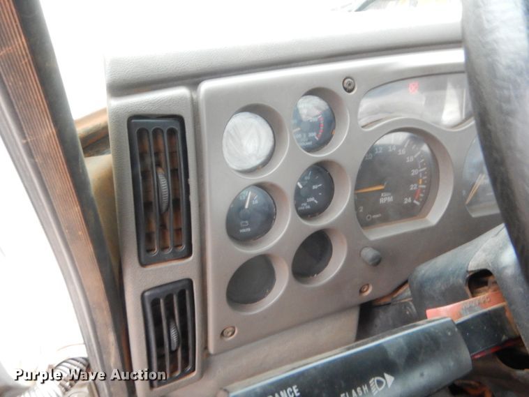 image for item HG9611 2007 Mack CHN  semi truck