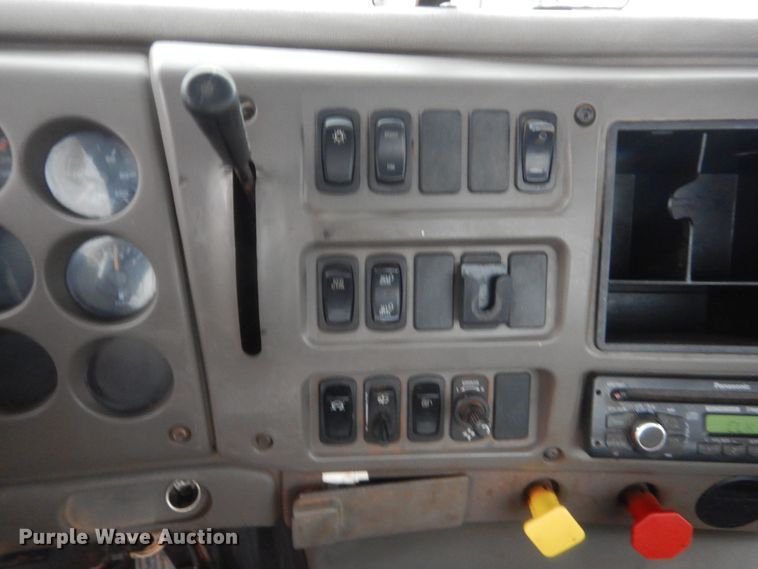 image for item HG9611 2007 Mack CHN  semi truck