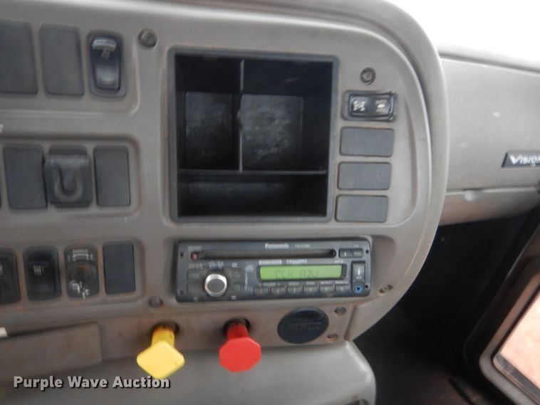 image for item HG9611 2007 Mack CHN  semi truck