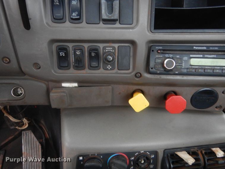 image for item HG9611 2007 Mack CHN  semi truck