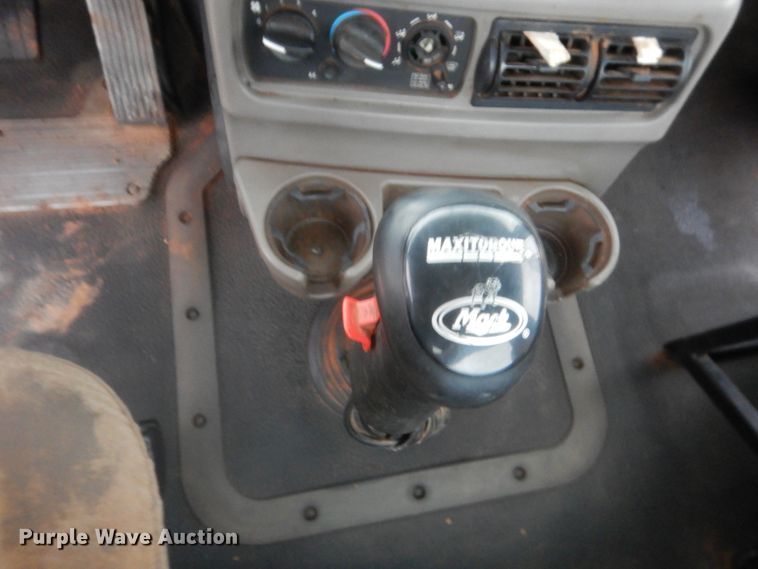 image for item HG9611 2007 Mack CHN  semi truck