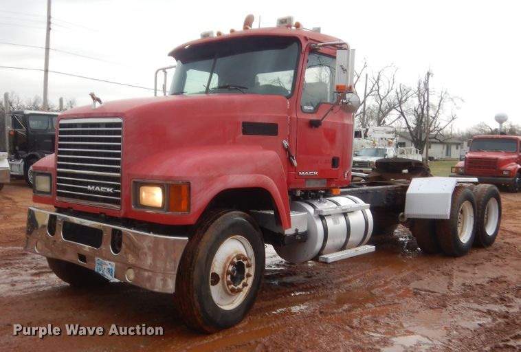 image for item HG9612 2008 Mack CHU613  semi truck