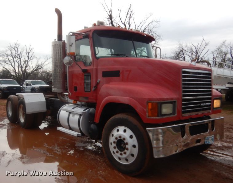 image for item HG9612 2008 Mack CHU613  semi truck