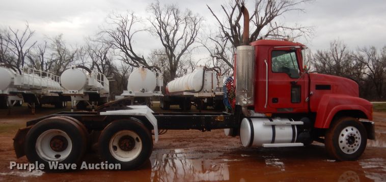 image for item HG9612 2008 Mack CHU613  semi truck