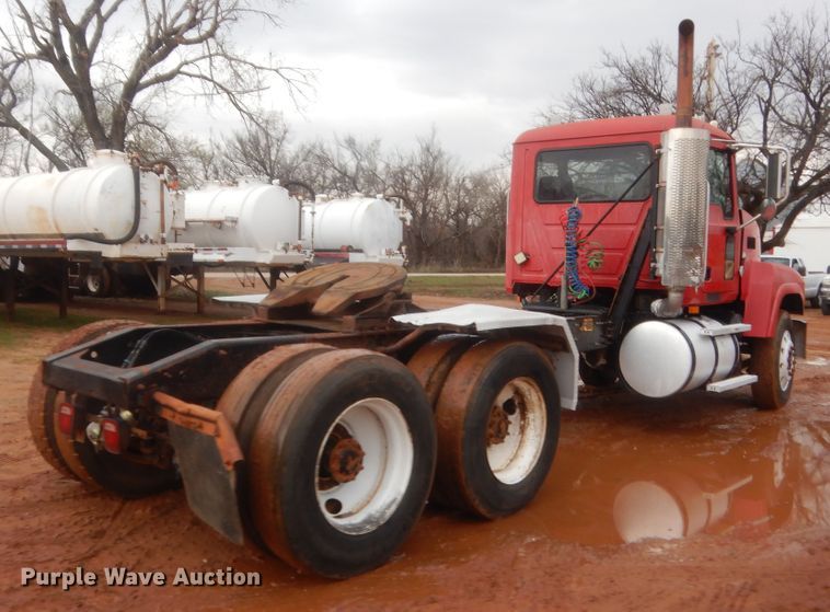 image for item HG9612 2008 Mack CHU613  semi truck