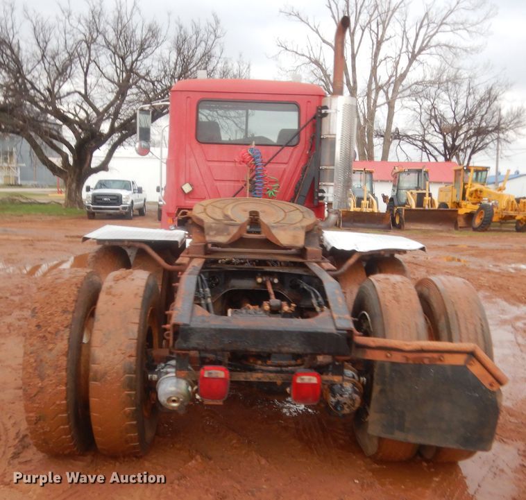 image for item HG9612 2008 Mack CHU613  semi truck