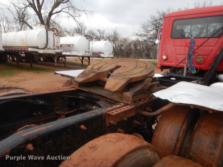 image for item HG9612 2008 Mack CHU613  semi truck