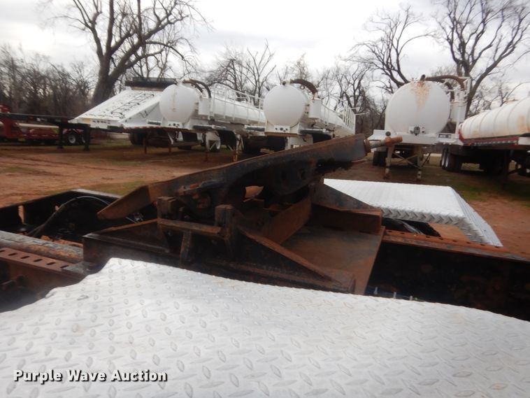 image for item HG9612 2008 Mack CHU613  semi truck