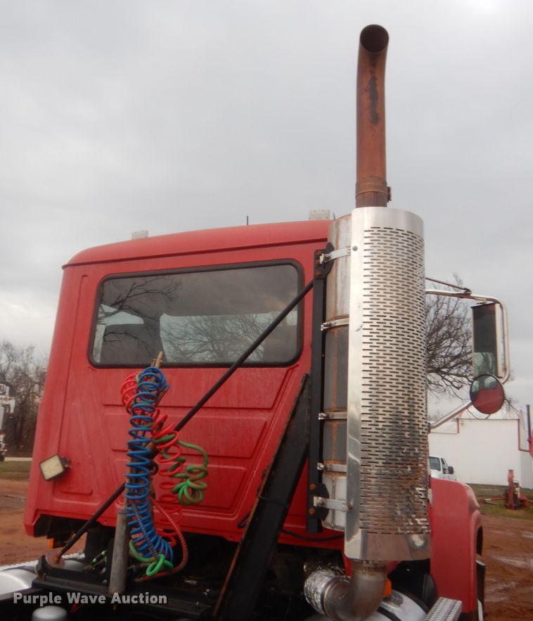 image for item HG9612 2008 Mack CHU613  semi truck