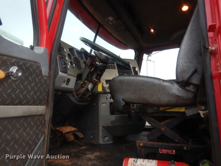 image for item HG9612 2008 Mack CHU613  semi truck