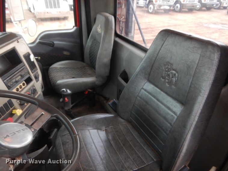 image for item HG9612 2008 Mack CHU613  semi truck