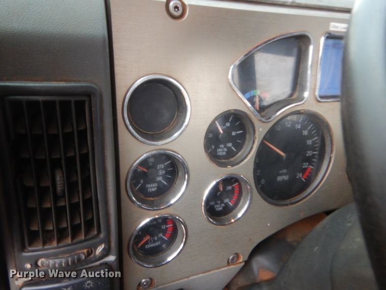 image for item HG9612 2008 Mack CHU613  semi truck