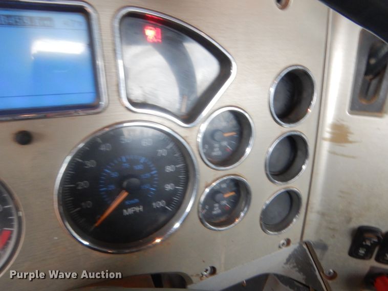 image for item HG9612 2008 Mack CHU613  semi truck