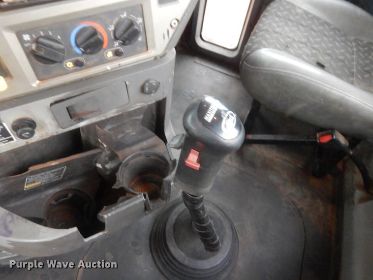 image for item HG9612 2008 Mack CHU613  semi truck