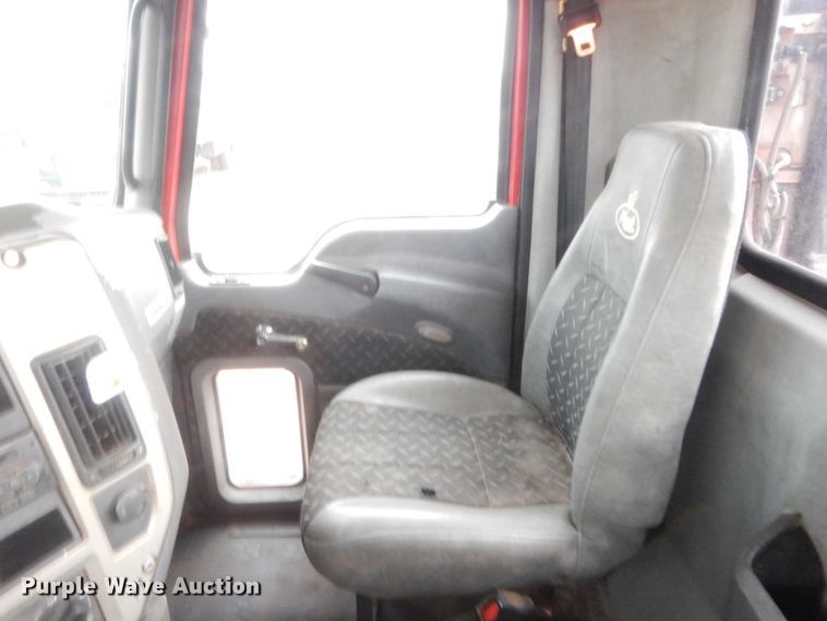 image for item HG9612 2008 Mack CHU613  semi truck