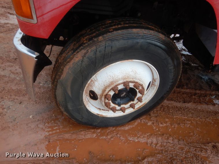 image for item HG9612 2008 Mack CHU613  semi truck