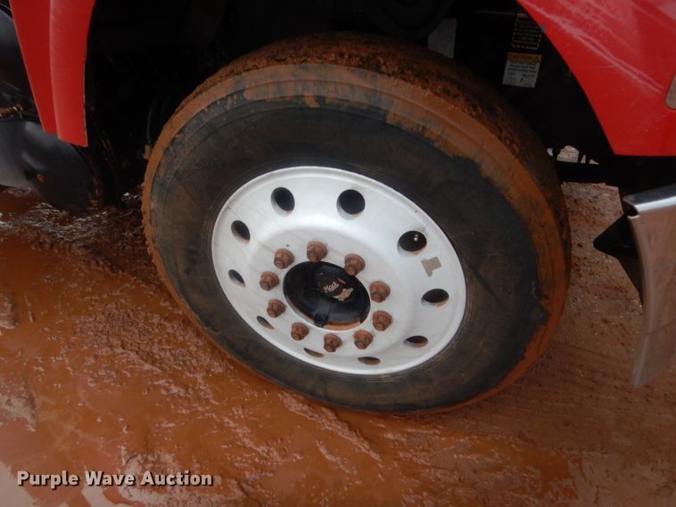 image for item HG9612 2008 Mack CHU613  semi truck