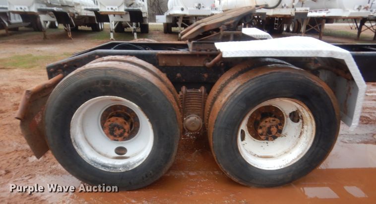 image for item HG9612 2008 Mack CHU613  semi truck